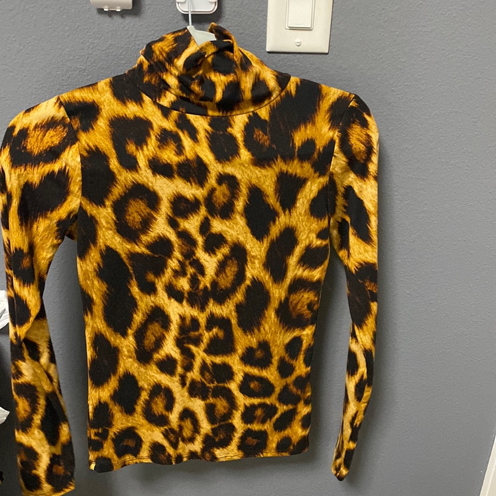 Extra small cheetah print turtle neck blouse